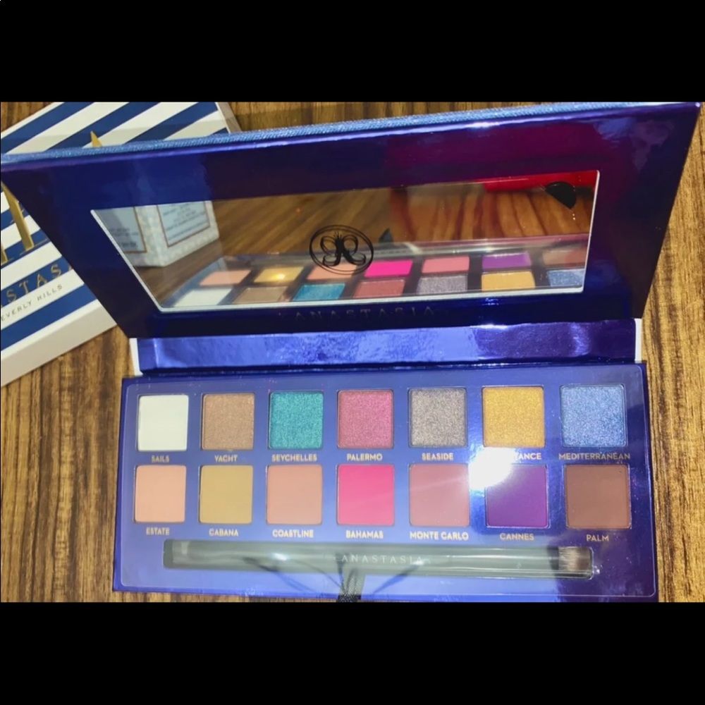 - Anastasia Beverly Hills Riviera Palette
